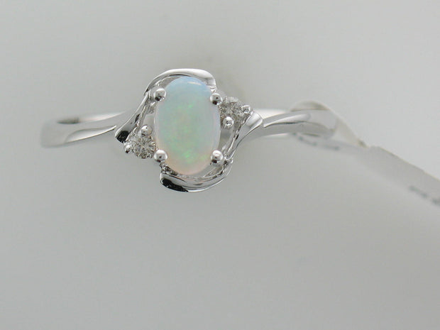 14Kt White Gold Opal And Diamond Ring 1.70G, Set Wtih A 4X6 Oval Opal