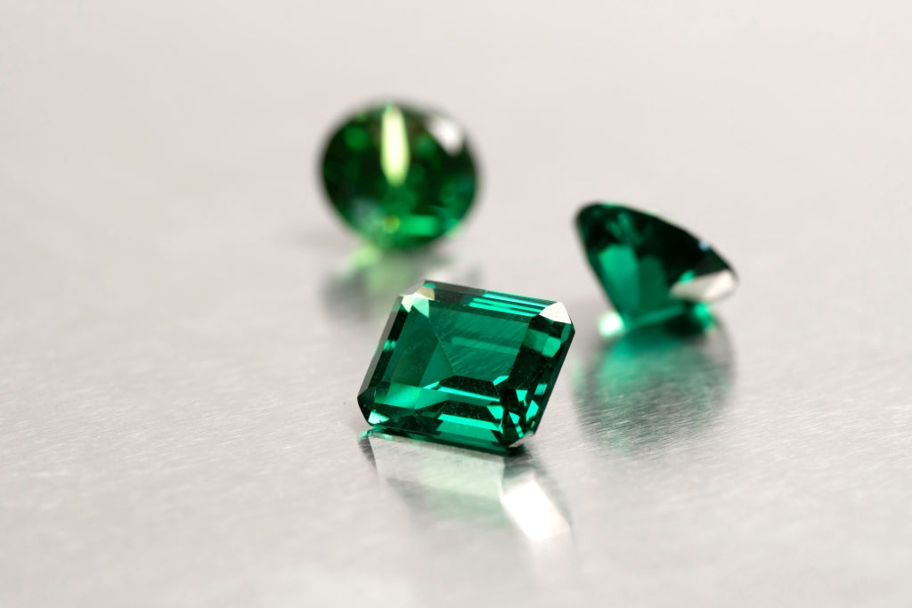 Emerald Jewelry: A Cool Look for Summer 2025