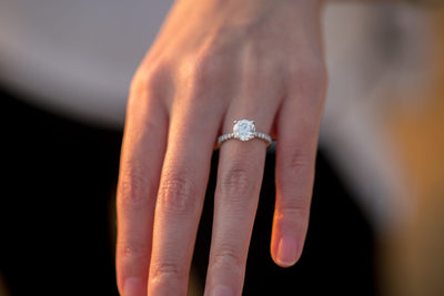 How to Choose a Jeweler for Your Engagement Ring Purchase