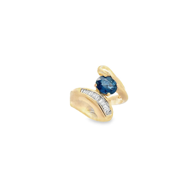 Vintage 14Kt Yellow Gold Ring Set With One 7X5mm Oval Blue Sapphire An