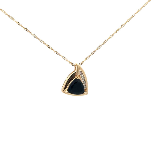 Vintage 10Kt Yellow Gold 18 Inch Chain With A Pendant Set With 4 Natur