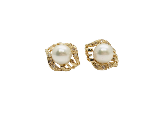 14kt Yellow Gold Earrings With Screw Posts  Backs With 2 - 8mm Cultured Pearls  12 Round Diamonds = Approx .12ct, tdw, SI1 GHRetail 1399  Estate 699
