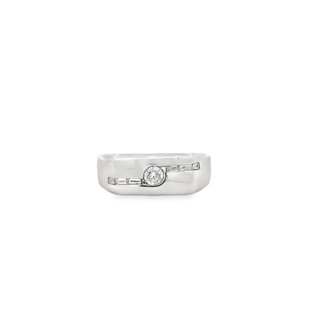Vintage 14Kt White Gold Ring Flush Set With One Round Brilliant Cut Di