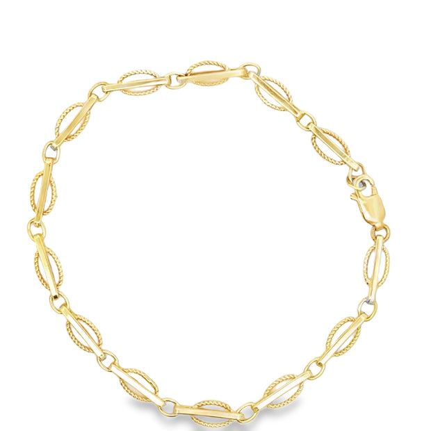Vintage 14Kt Yellow Gold Fourteen Inch Necklace Weighing 11.9 Grams.