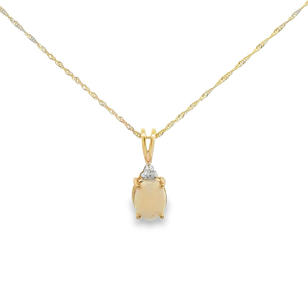 Vintage 14Kt Yellow Gold 18 Inch Long Singapore Necklace With A Pendan