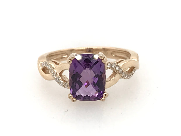 14kt Yellow Gold Ring With 2.05ct Cushion Cut Amethyst And 18 Round Diamonds .10tdw H SI2