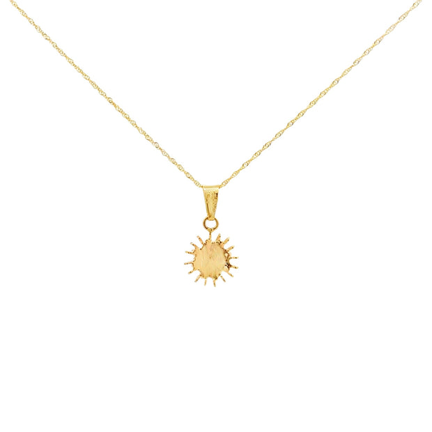 Vintage 14Kt Yellow Gold 18 Inch Chain With A Sun Shaped Gold Pendant.
